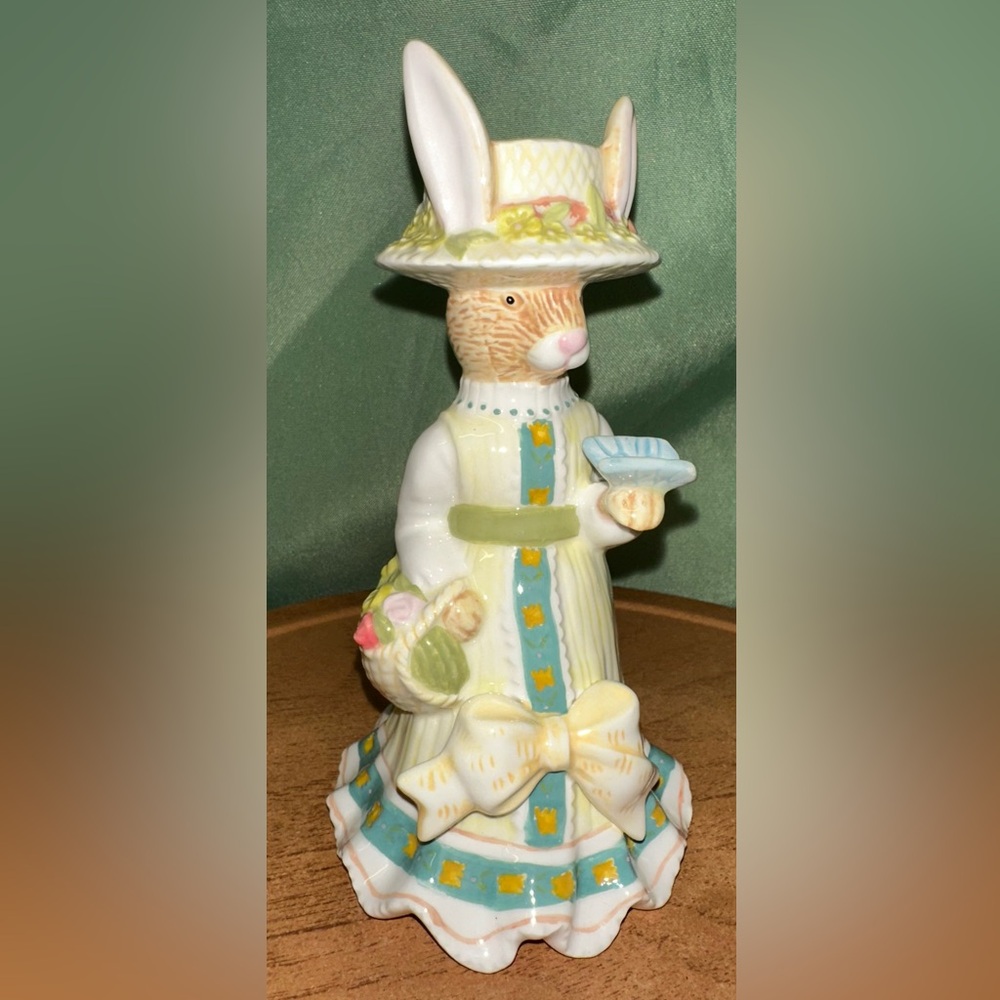 Vintage‎ Silvestri Ms. Bunny Rabbit Candle Holder / Bud Vase 1990’s